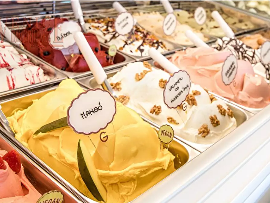 Immagine 1 di Attività commerciale in vendita  a Venezia