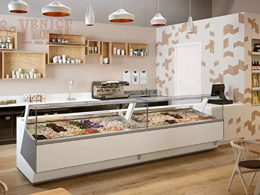 Immagine 2 di Attività commerciale in vendita  a Venezia