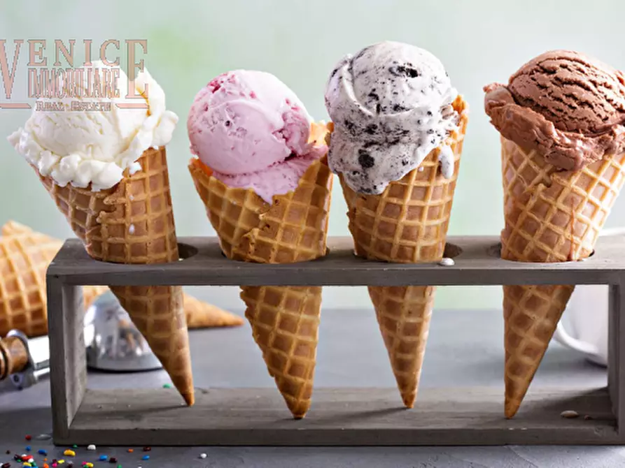 Immagine 3 di Attività commerciale in vendita  a Venezia