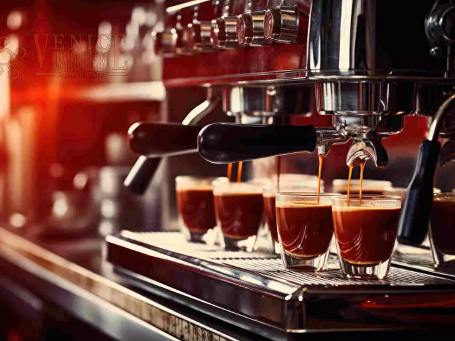 Immagine 4 di Attività commerciale in vendita  a Venezia