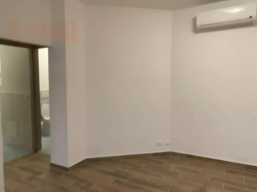 Immagine 2 di Appartamento in vendita  a Venezia