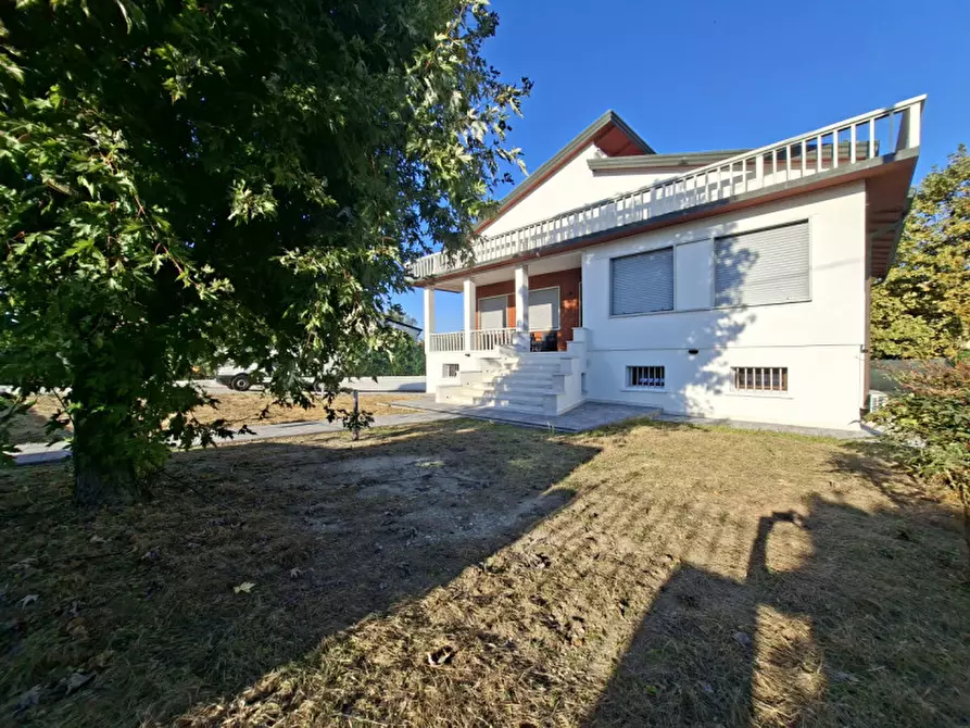 Immagine 2 di Villa in vendita  in Via argine sinistro novissimo a Mira