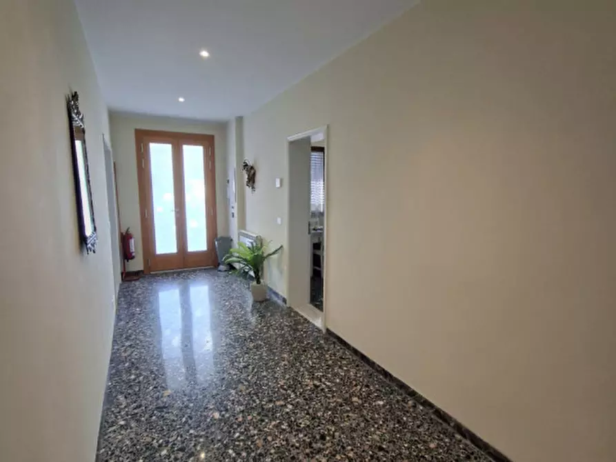 Immagine 10 di Villa in vendita  in Via argine sinistro novissimo a Mira