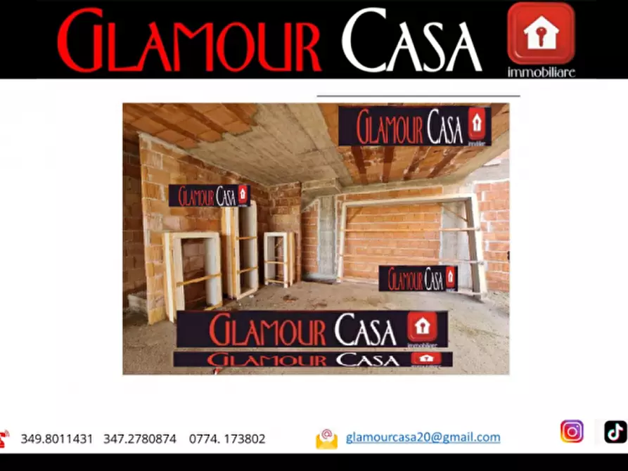 Immagine 3 di Casa trifamiliare in vendita  in Via Giovanni Macchia a Roma