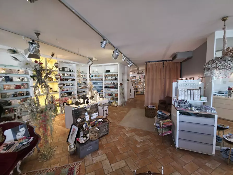 Immagine 6 di Attività commerciale in vendita  in Viale Circonvallazione a Riccione