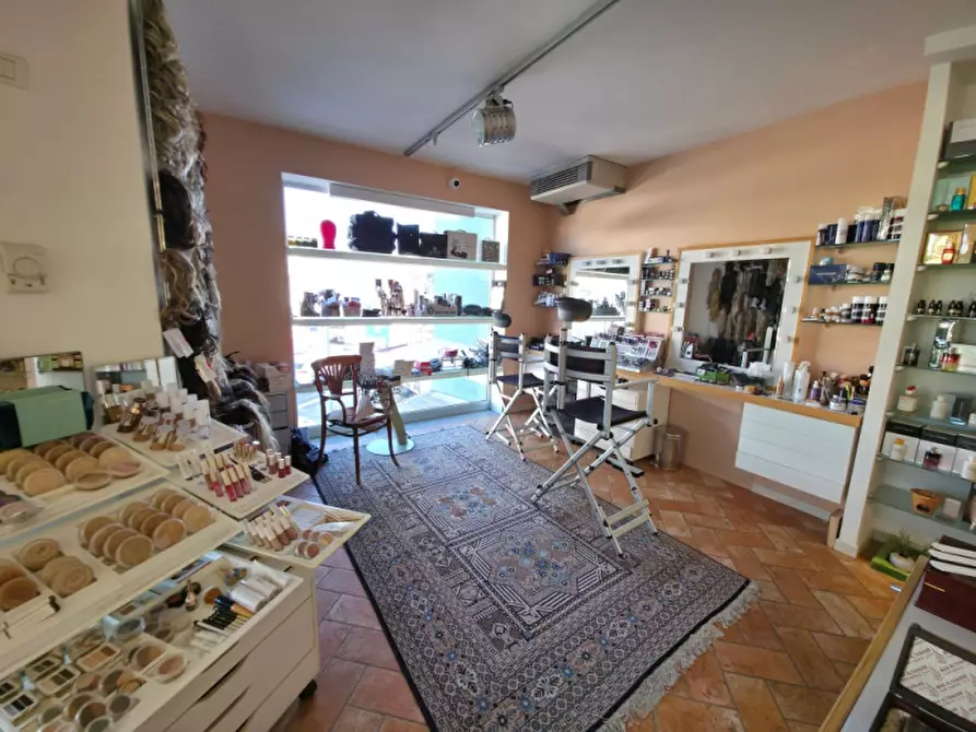 Immagine 10 di Attività commerciale in vendita  in Viale Circonvallazione a Riccione