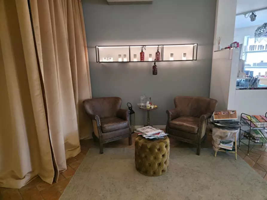 Immagine 19 di Attività commerciale in vendita  in Viale Circonvallazione a Riccione