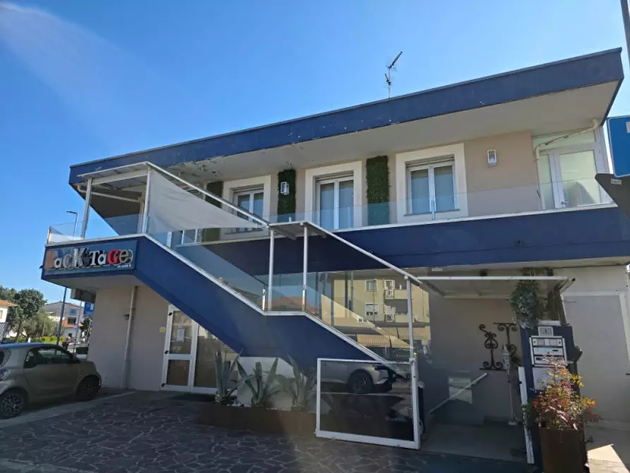 Immagine 30 di Attività commerciale in vendita  in Viale Circonvallazione a Riccione