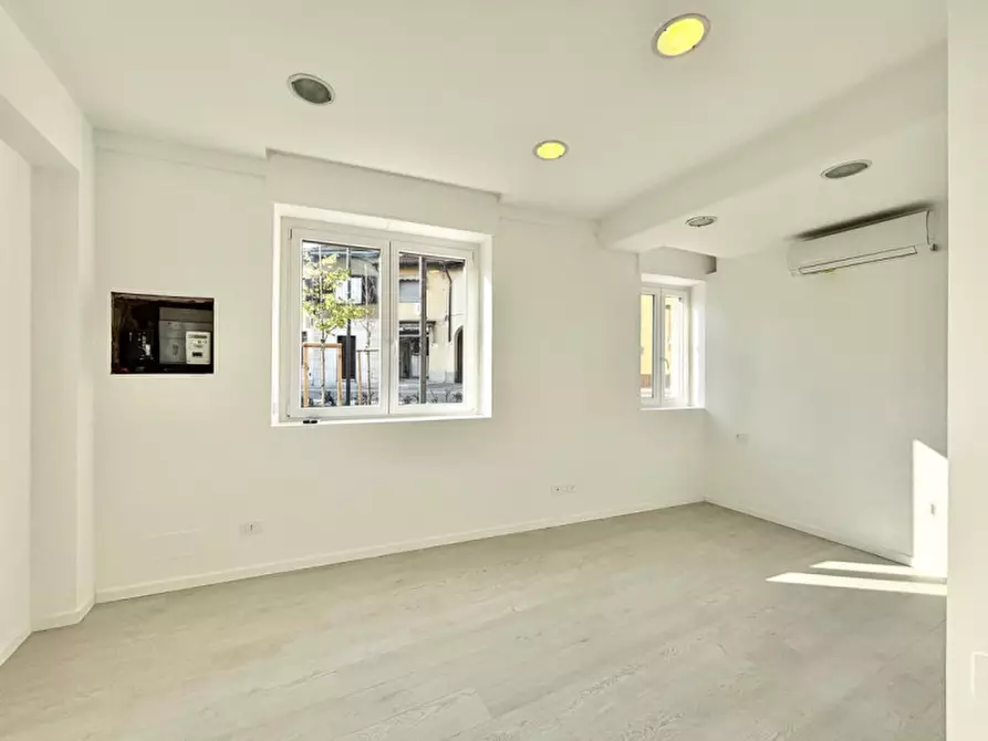 Immagine 11 di Appartamento in vendita  in Piazza San Francesco 22 a Biassono