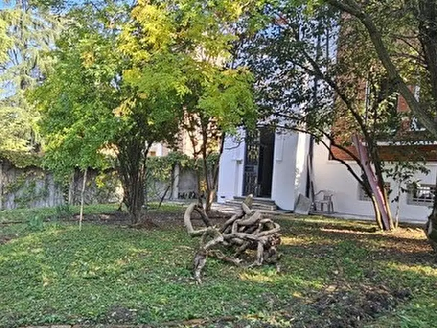 Immagine 2 di Villa in vendita  in Via Toscana a Bologna