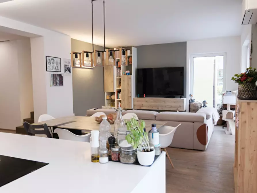 Immagine 1 di Casa bifamiliare in vendita  in Via Sottomonte - Unterbergstraße a Laives .Leifers.