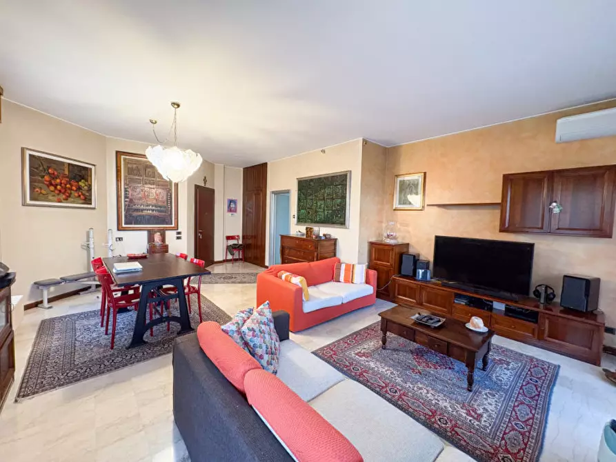 Immagine 3 di Appartamento in vendita  in Via Martin Luther King, 10 a Biassono