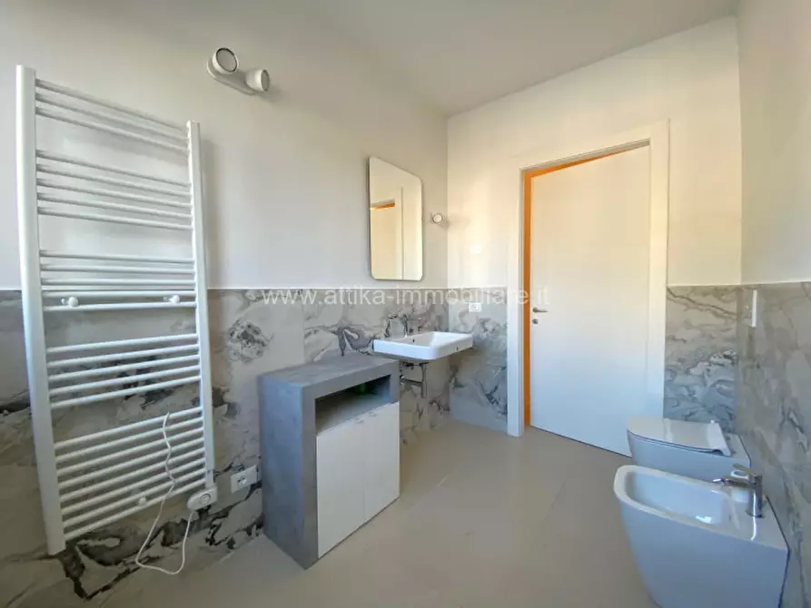 Immagine 6 di Appartamento in vendita  in Piazza del Sole e della Pace a Abano Terme