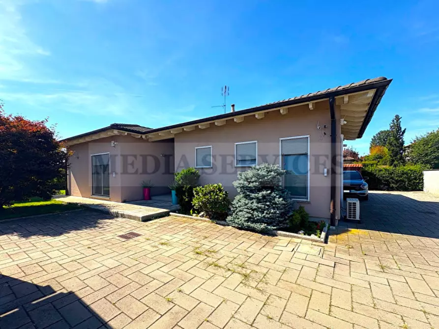 Immagine 1 di Villa in vendita  in via Roma n° 35 a Gropello Cairoli