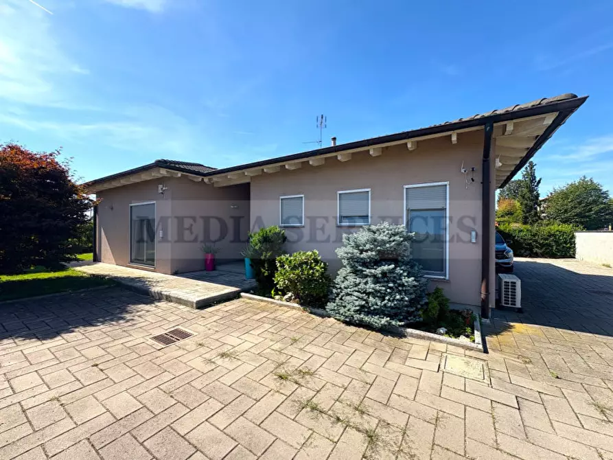 Immagine 2 di Villa in vendita  in via Roma n° 35 a Gropello Cairoli