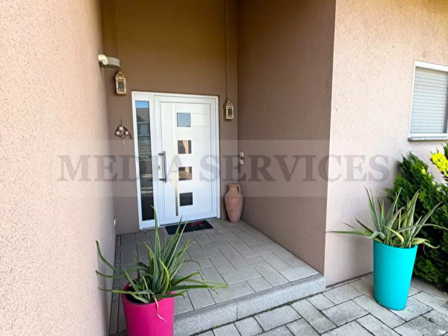 Immagine 3 di Villa in vendita  in via Roma n° 35 a Gropello Cairoli