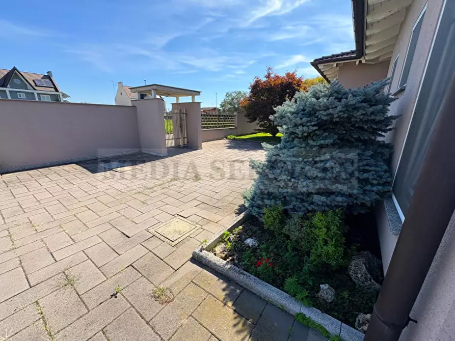 Immagine 38 di Villa in vendita  in via Roma n° 35 a Gropello Cairoli