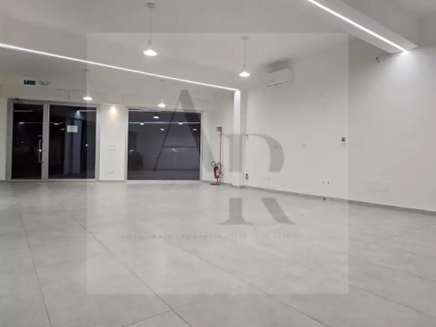 Immagine 9 di Negozio in affitto  in Via Castellana a Venezia