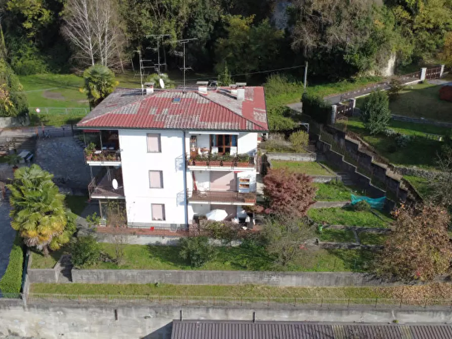 Immagine 1 di Casa trifamiliare in vendita  in via francesco medoni 4 a Arona