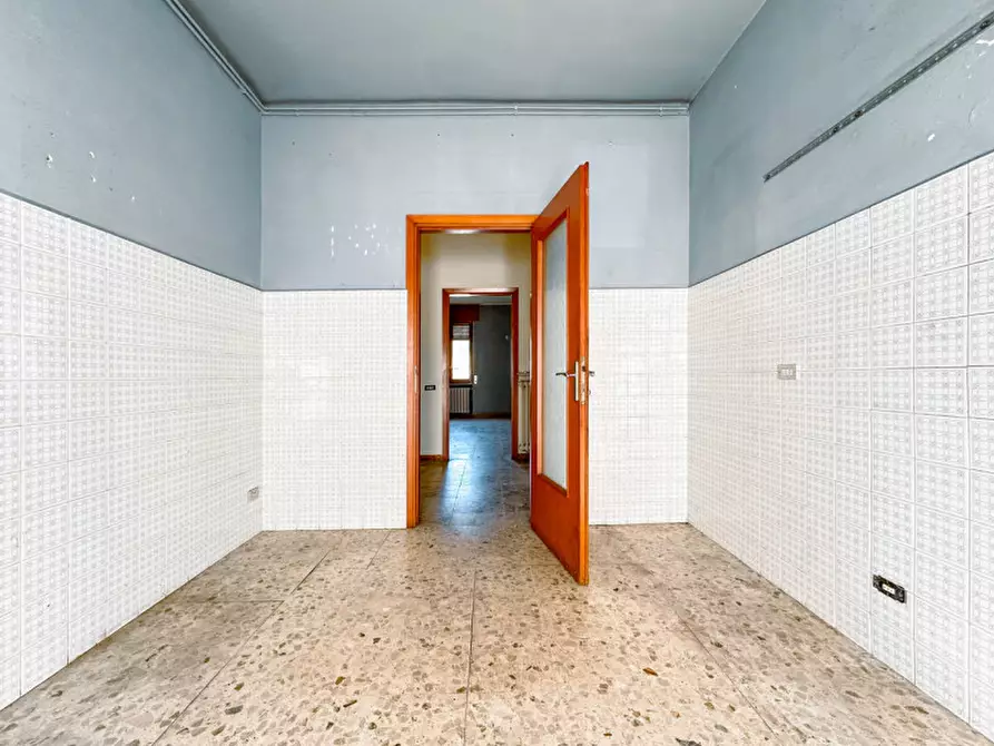 Immagine 9 di Casa trifamiliare in vendita  in via francesco medoni 4 a Arona