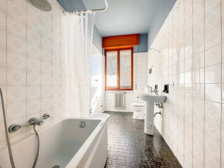 Immagine 15 di Casa trifamiliare in vendita  in via francesco medoni 4 a Arona