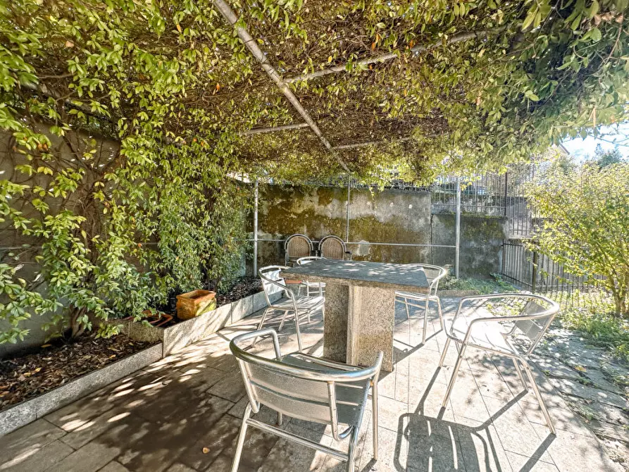 Immagine 23 di Casa trifamiliare in vendita  in via francesco medoni 4 a Arona