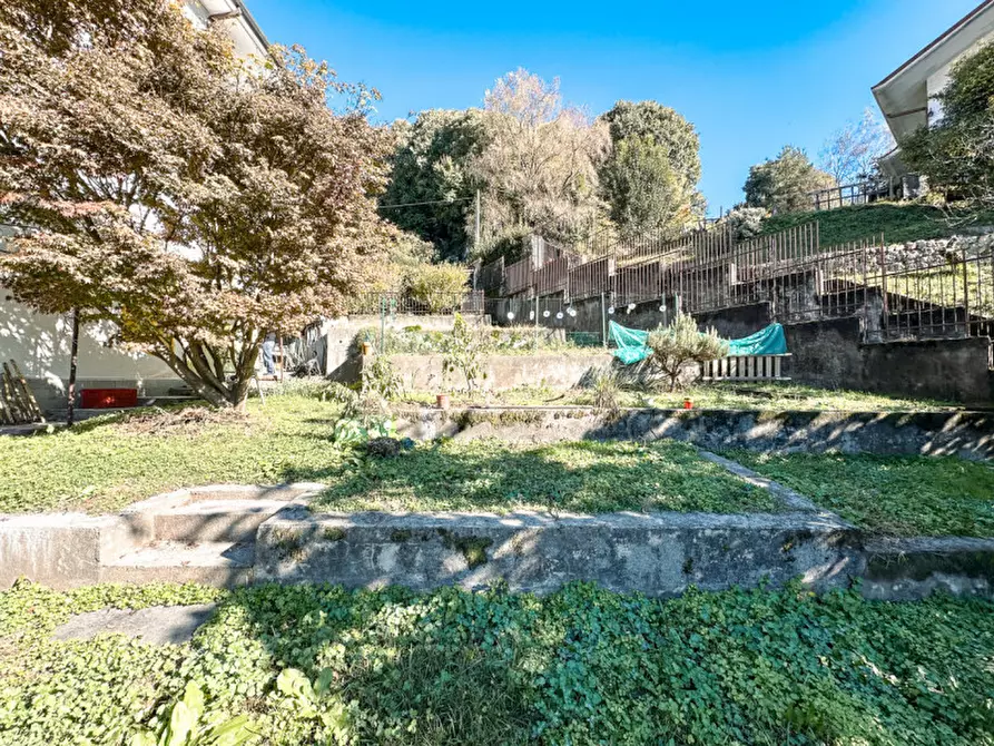 Immagine 26 di Casa trifamiliare in vendita  in via francesco medoni 4 a Arona