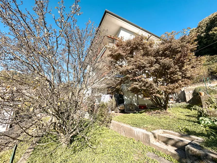 Immagine 27 di Casa trifamiliare in vendita  in via francesco medoni 4 a Arona