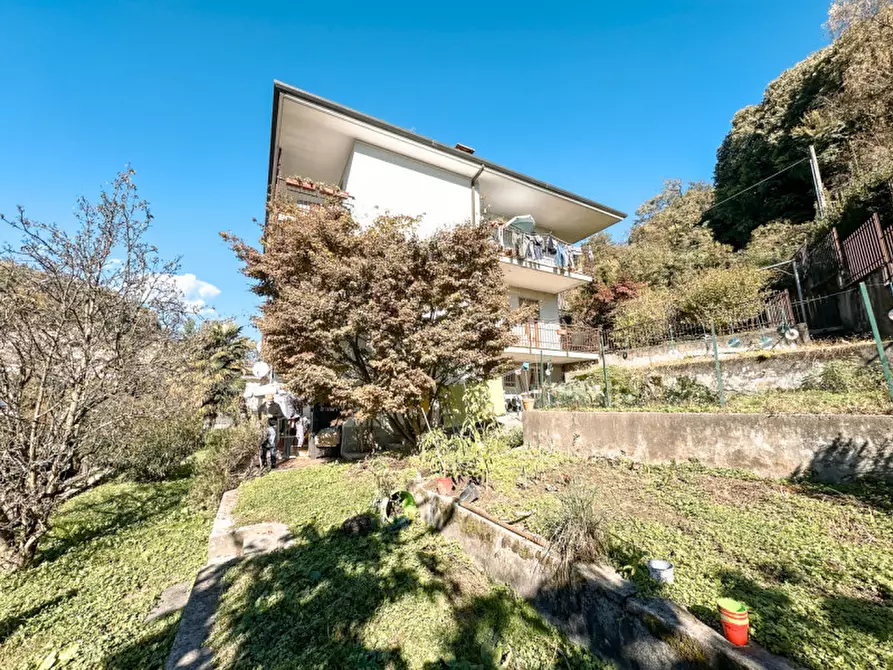 Immagine 28 di Casa trifamiliare in vendita  in via francesco medoni 4 a Arona