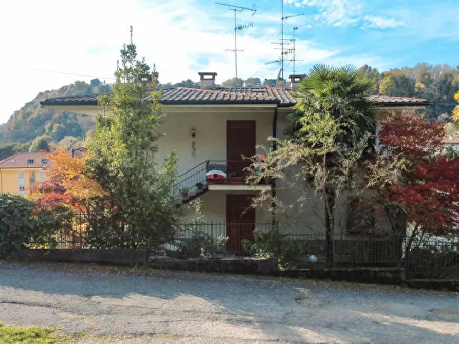 Immagine 32 di Casa trifamiliare in vendita  in via francesco medoni 4 a Arona