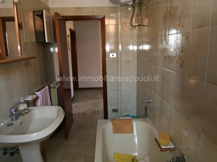 Immagine 9 di Appartamento in vendita  a Montepulciano