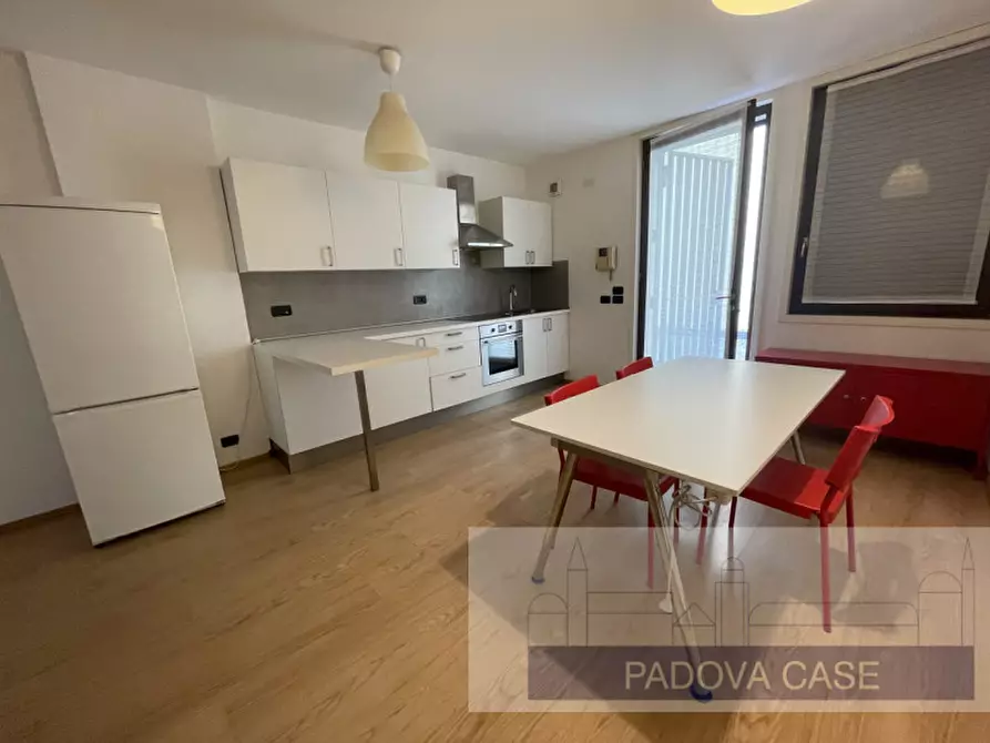 Immagine 1 di Appartamento in affitto  in via savonarola a Padova