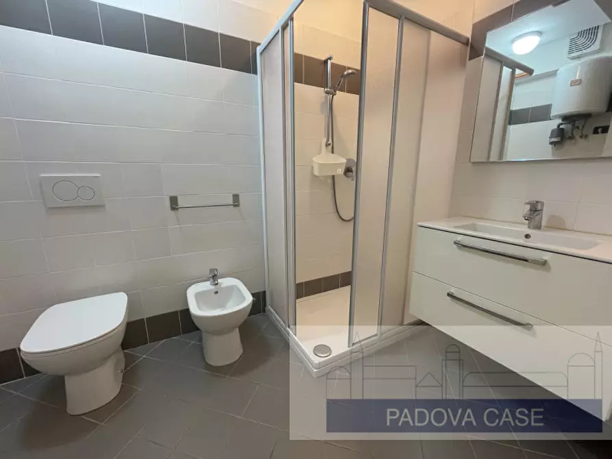 Immagine 10 di Appartamento in affitto  in via savonarola a Padova