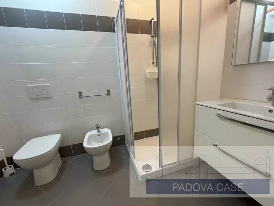 Immagine 11 di Appartamento in affitto  in via savonarola a Padova