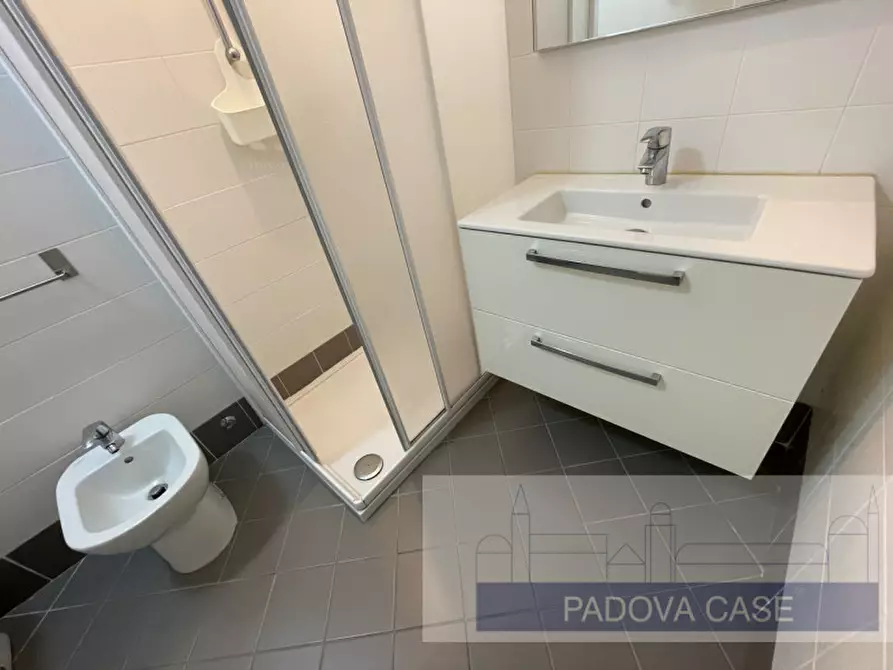 Immagine 12 di Appartamento in affitto  in via savonarola a Padova