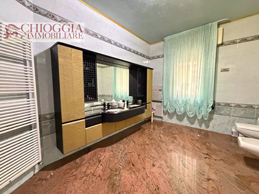 Immagine 19 di Appartamento in vendita  in Via Isola Saloni a Chioggia