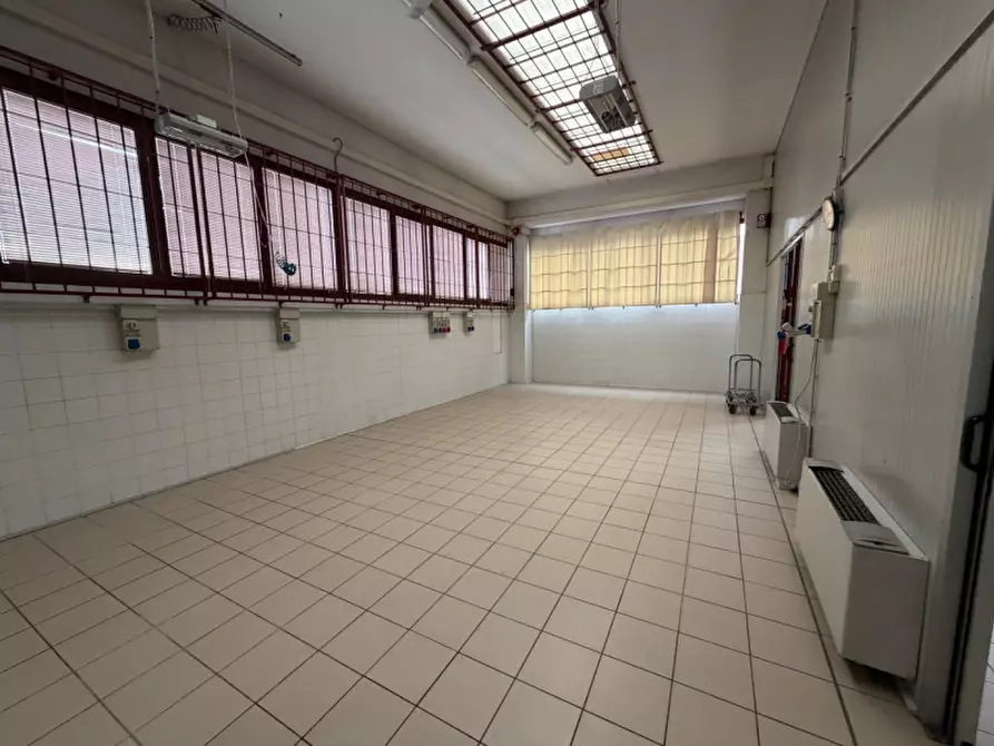 Immagine 12 di Negozio in affitto  in Via Londra 22 a Sassuolo