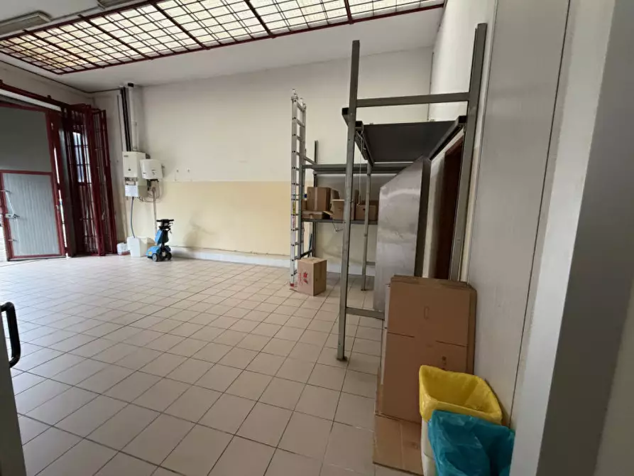 Immagine 13 di Negozio in affitto  in Via Londra 22 a Sassuolo