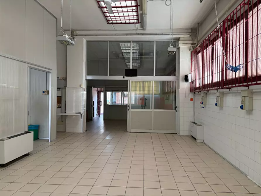 Immagine 14 di Negozio in affitto  in Via Londra 22 a Sassuolo