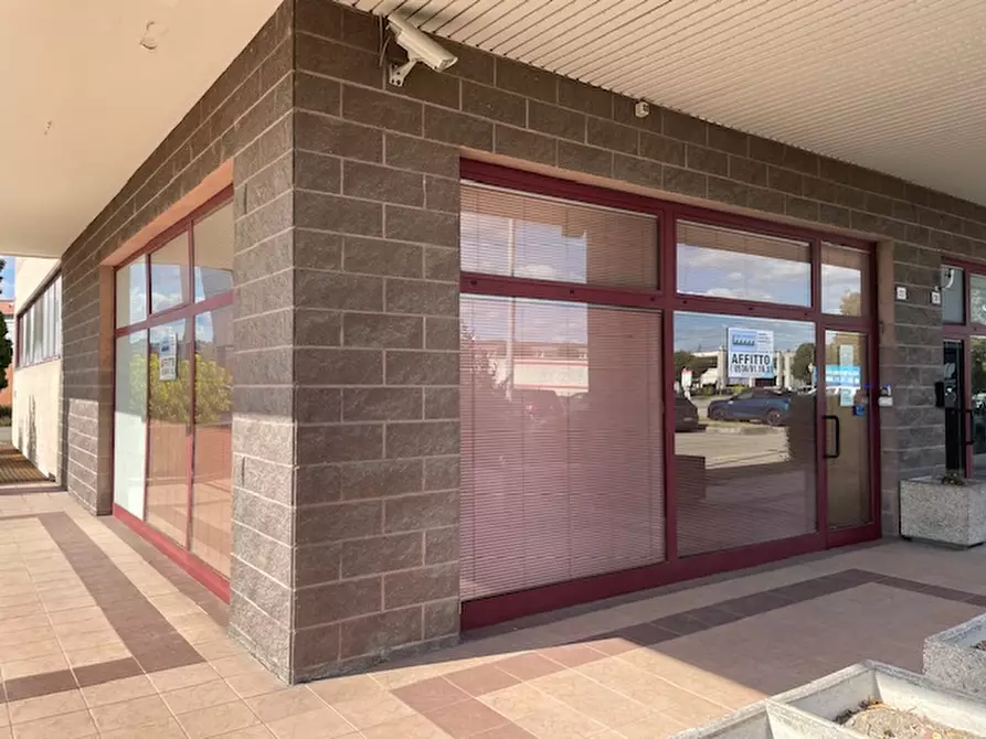 Immagine 2 di Negozio in affitto  in Via Londra 22 a Sassuolo