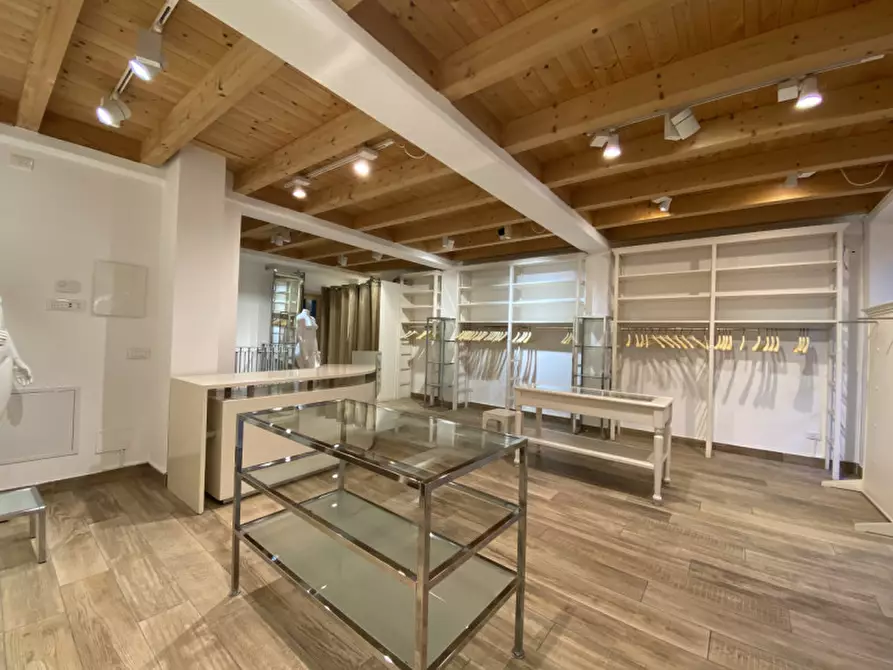 Immagine 3 di Negozio in affitto  in Via Dante Alighieri,7 a Auronzo Di Cadore