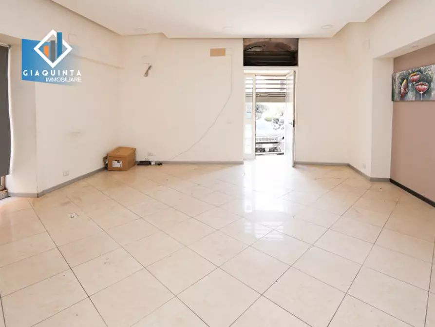 Immagine 3 di Negozio in vendita  in piazza Maria Ausiliatrice n.01 a Palagonia