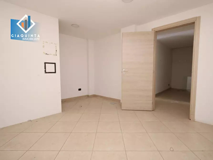 Immagine 5 di Negozio in vendita  in piazza Maria Ausiliatrice n.01 a Palagonia