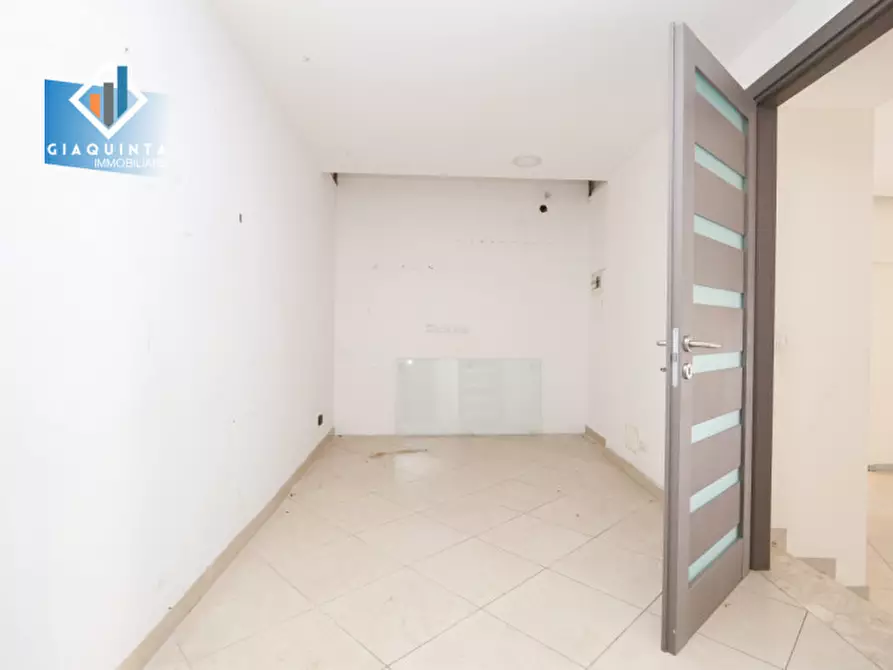 Immagine 6 di Negozio in vendita  in piazza Maria Ausiliatrice n.01 a Palagonia