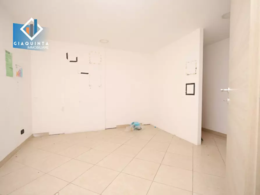 Immagine 7 di Negozio in vendita  in piazza Maria Ausiliatrice n.01 a Palagonia