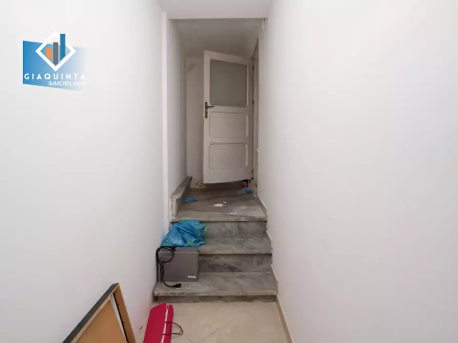 Immagine 12 di Negozio in vendita  in piazza Maria Ausiliatrice n.01 a Palagonia