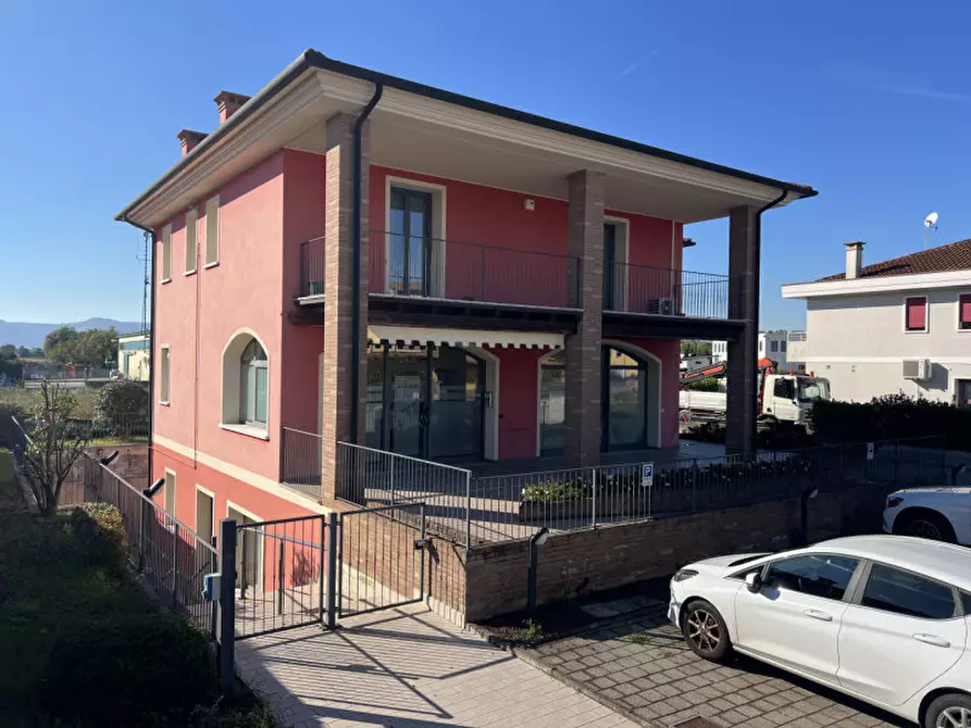 Immagine 1 di Ufficio in vendita  in via Roma, 52 a Due Carrare