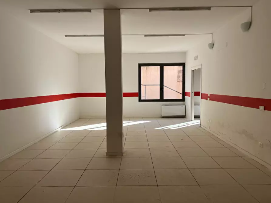 Immagine 2 di Ufficio in vendita  in via Roma, 52 a Due Carrare