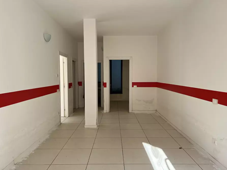 Immagine 4 di Ufficio in vendita  in via Roma, 52 a Due Carrare