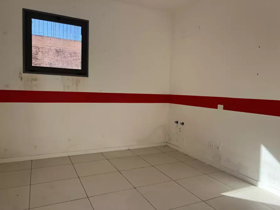 Immagine 5 di Ufficio in vendita  in via Roma, 52 a Due Carrare